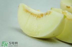 為什么吃甜瓜會(huì)嗓子疼？吃甜瓜嗓子疼怎么辦？