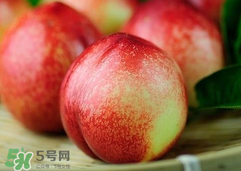 吃油桃需要削皮嗎？吃油桃剝皮吃還是不剝？