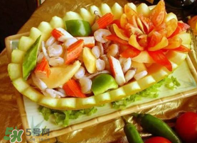 甜瓜和海鮮能一起吃嗎？吃海鮮能吃香瓜嗎？