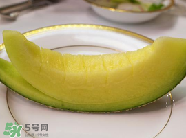 甜瓜和海鮮能一起吃嗎？吃海鮮能吃香瓜嗎？