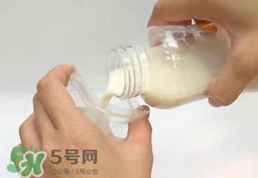 開水沖奶粉會(huì)破壞營(yíng)養(yǎng)嗎？什么水溫沖奶粉好？