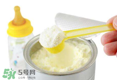 開水沖奶粉會(huì)破壞營(yíng)養(yǎng)嗎？什么水溫沖奶粉好？
