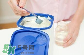 開水沖奶粉會(huì)破壞營(yíng)養(yǎng)嗎？什么水溫沖奶粉好？