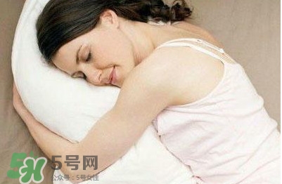 月經(jīng)少而黑什么原因？月經(jīng)少而黑怎么調(diào)理