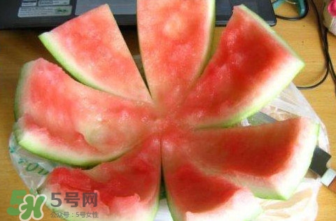 西瓜皮敷臉有什么作用？西瓜皮敷臉有什么好處