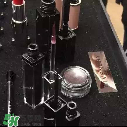 紀(jì)梵希紫黑色變色唇蜜怎么樣？紀(jì)梵希紫黑變色唇蜜多少錢