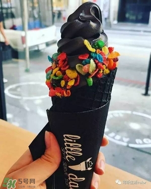炭黑冰淇淋好吃嗎？炭黑冰淇淋哪里買？