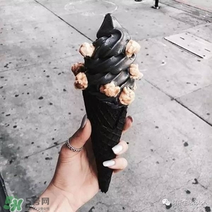 炭黑冰淇淋好吃嗎？炭黑冰淇淋哪里買？