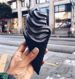 炭黑冰淇淋好吃嗎？炭黑冰淇淋哪里買？