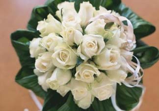 母親節(jié)可以送白玫瑰嗎？白玫瑰適合送什么人？