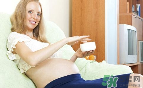 孕婦能抹護(hù)膚品嗎？孕婦能化妝嗎？