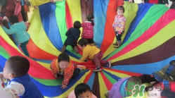 餃子在幼兒園玩的游戲叫什么？彩虹傘的捕魚游戲怎么玩？