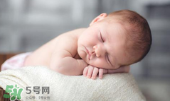 夏天寶寶可以穿開襠褲嗎？寶寶穿開襠褲有什么危害嗎？