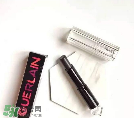 嬌蘭小黑裙007顯色嗎？嬌蘭小黑裙007適合唇色淺的嗎？