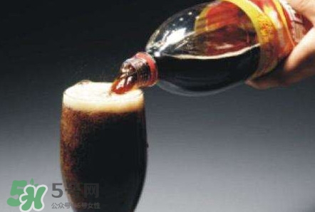 碳酸飲料喝多了會(huì)怎么樣？碳酸飲料的危害有哪些