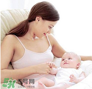 哺乳期能不能涂口紅呢？哺乳期涂口紅對寶寶有危害嗎？