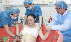 水中分娩是怎樣的？水中分娩與傳統(tǒng)分娩的區(qū)別有哪些？