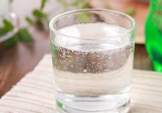 雪碧是碳酸飲料嗎？雪碧是酸性還是堿性？
