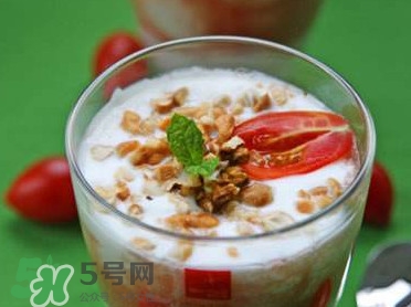 西紅柿能和酸奶一起吃嗎？酸奶可以和西紅柿一起吃嗎