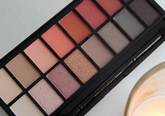makeup revolution桃花盤怎么畫？makeup revolution桃花盤教程
