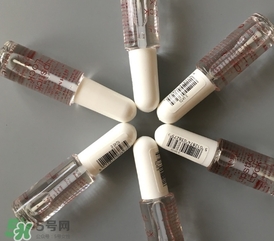 rimmel口紅雨衣英版日版哪個好？rimmel口紅雨衣英版日版區(qū)別