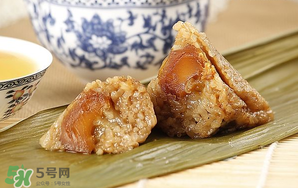蛋黃肉粽和鮮肉粽哪個熱量高？一個蛋黃肉粽的熱量是多少？