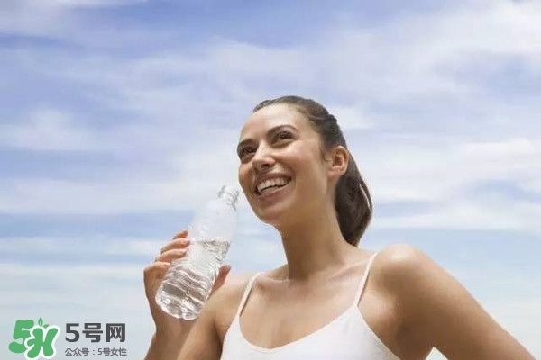 30天不喝飲料，妹子的對比照令人震驚 喝白開水的好處