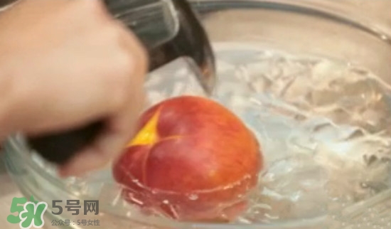 吃桃子要不要削皮？吃桃子的去皮方法