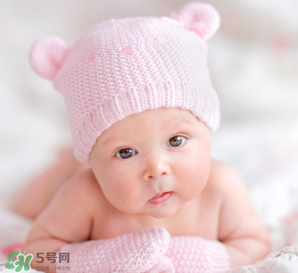 寶寶中暑的癥狀是什么？寶寶夏天如何判斷是否中暑？