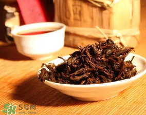 普洱茶發(fā)霉了怎么處理？普洱茶發(fā)霉了還能喝嗎？