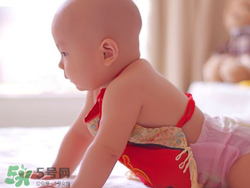 夏天寶寶睡覺(jué)穿什么好？夏天寶寶睡覺(jué)能光著睡嗎？