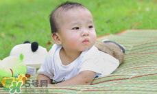 夏天寶寶睡覺(jué)穿什么好？夏天寶寶睡覺(jué)能光著睡嗎？