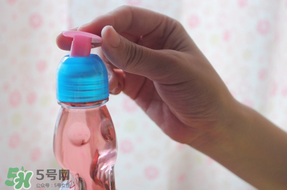 彈珠汽水怎么開？彈珠汽水怎么開不會噴？