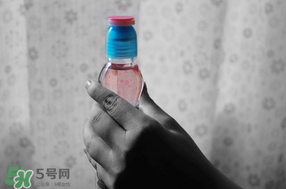 彈珠汽水怎么開？彈珠汽水怎么開不會噴？
