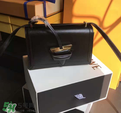 loewe三角包正品多少錢？羅意威巴塞羅那三角包專柜價(jià)格