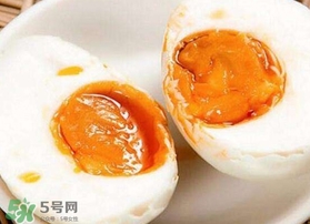 咸鴨蛋為什么會出油？咸鴨蛋為什么有油