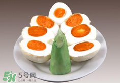 咸鴨蛋放久了還能吃嗎？咸鴨蛋放臭了還能吃嗎？