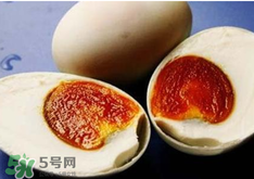 咸鴨蛋放久了還能吃嗎？咸鴨蛋放臭了還能吃嗎？