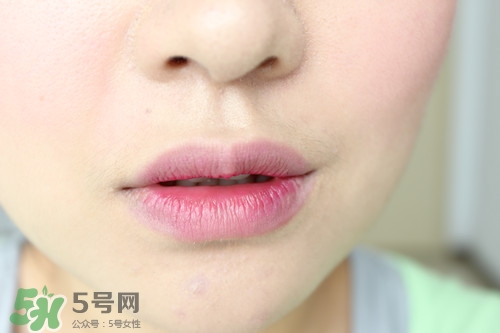 染唇液怎么用？染唇液使用方法