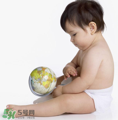 寶寶坐不穩(wěn)的原因 寶寶為什么會坐不穩(wěn)呢？