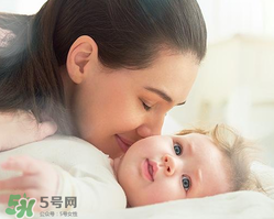 夏天寶寶出生該準(zhǔn)備什么？夏季待產(chǎn)包的特點