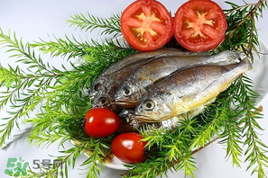 小黃魚(yú)不能和什么一起吃？小黃魚(yú)和什么相克？