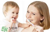 寶寶換牙可以吃糖嗎？小孩換牙期間能不能吃糖？