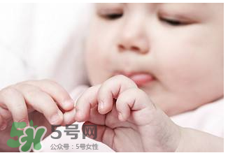 寶寶指甲凹凸不平是什么原因？寶寶指甲凹凸不平正常嗎？