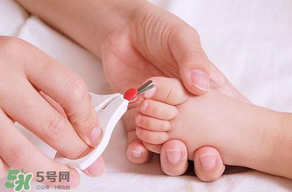 寶寶指甲多久剪一次？寶寶指甲多大可以剪？