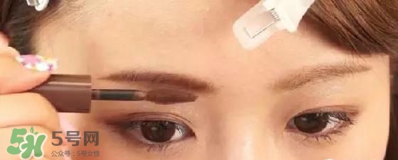 安耐曬安熱沙眉筆怎么用？安耐曬防水液體眉筆色號試色