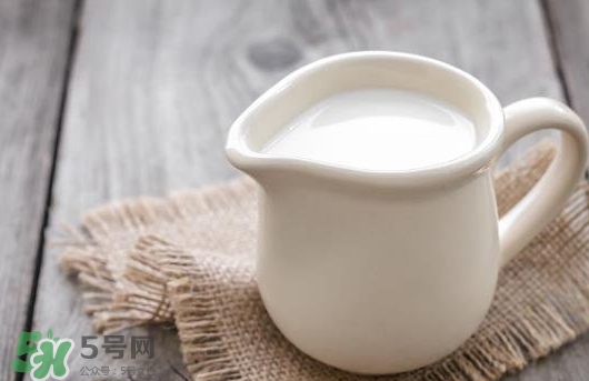 胃脹氣可以喝牛奶嗎？胃脹氣喝牛奶會怎樣？