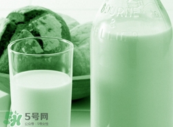 胃脹氣可以喝牛奶嗎？胃脹氣喝牛奶會(huì)怎樣？