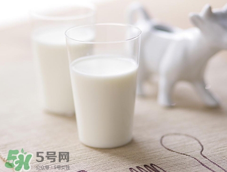 胃脹氣可以喝牛奶嗎？胃脹氣喝牛奶會(huì)怎樣？