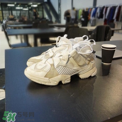 2018vetements reebok pump最新聯(lián)名運(yùn)動(dòng)鞋什么樣_好看嗎？